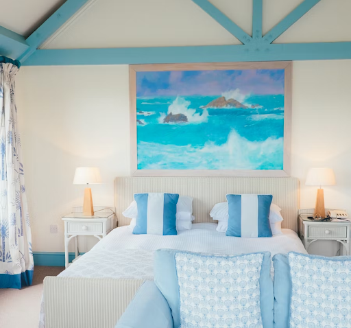 How to create a coastal themed bedroom